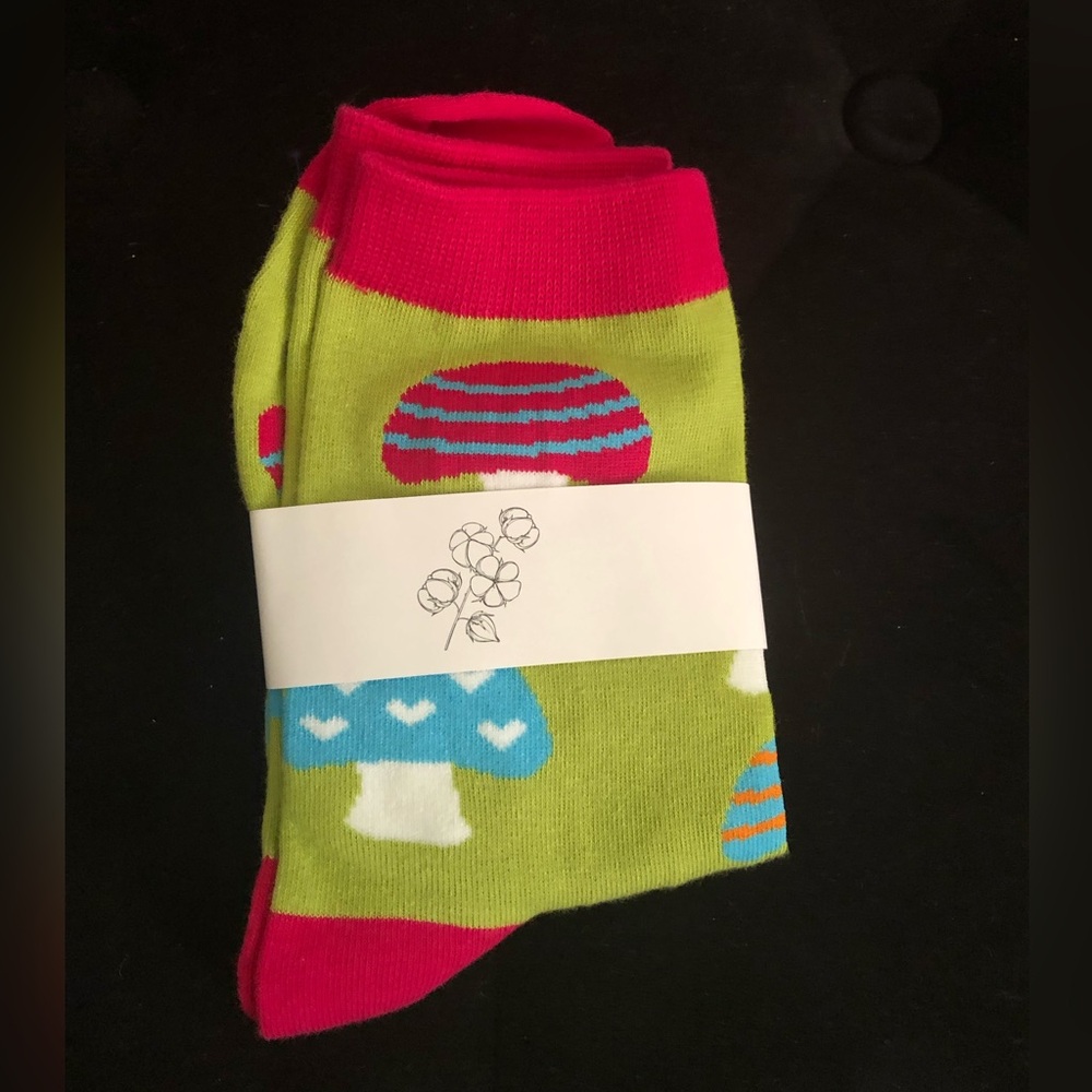 Adorable Women’s Multi-Colored Mushroom Pattern Socks